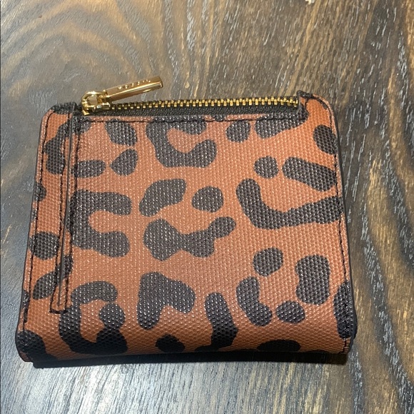 Fossil Logan Leopard Small Bifold Wallet NWT - Picture 2 of 5